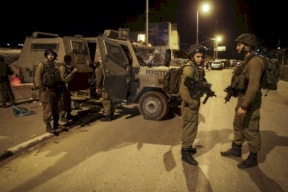 قوات الاحتلال تعتقل طفلين وشاباً قرب جنين