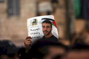 عائلة الأسير أبو حميد: نطالب بالإفراج عنه في أيامه الأخيرة
