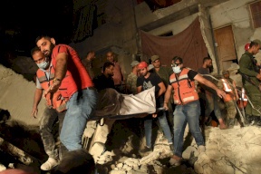 10 وفيات بينهم أطفال في انهيار مبنى بمدينة حلب السورية