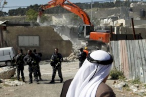 الاحتلال يجبر عائلة على هدم بركس في القدس