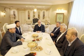وفد حماس برئاسة هنية يلتقي المرجعيات الإسلامية والمسيحية في روسيا