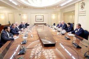 وفد حماس برئاسة هنية يواصل لقاءاته السياسية في موسكو