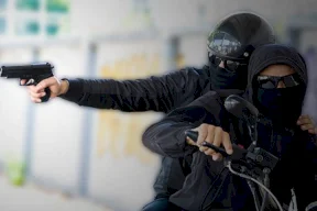 إصابة شخص خلال سطو مسلح على محل مجوهرات بالخليل