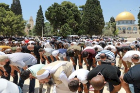 القدس: 60 ألفا يؤدون صلاة الجمعة في رحاب المسجد الأقصى