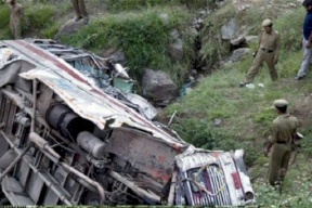 مقتل 18 شخصا في تدهور حافلة سياح في المكسيك