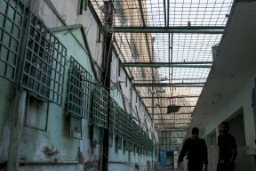 ديوان المظالم يطالب بالتحقيق في وفاة مواطن في سجون غزة