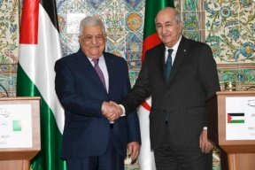 الرئيس عباس يؤكد أهمية إنجاح قمة الجزائر 