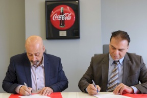 شركة المشروبات الوطنية كوكاكولا/كابي وجامعة بوليتكنك فلسطين توقعان مذكرة تفاهم