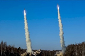 بريطانيا تتعهد بدعم أوكراينا بـ1000 صاروخ