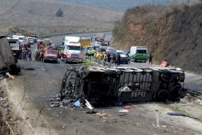 20 قتيلا على الأقل بينهم أطفال بحادث طرق في باكستان