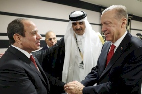 هل اكتفى السيسي وأردوغان في قطر بالمصافحة؟