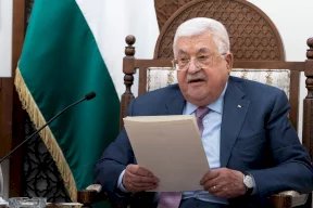 الرئيس عباس: لا يمكن ترك حل الدولتين رهينة لإرادة المحتل