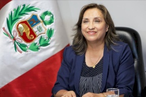 بعد الإطاحة برئيس بيرو.. نائبته تؤدي اليمين زعيمة للبلاد
