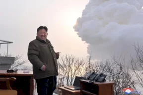 زعيم كوريا الشمالية يشرف على اختبار «باليستي» بتكنولوجيا توجيه جديدة