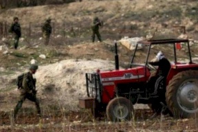 الاحتلال يعتقل مُسنا ويستولي على جراره الزراعي في دير استيا