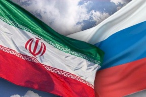 أول دفعة من السياح الروس تدخل إيران بعد إلغاء التأشيرة