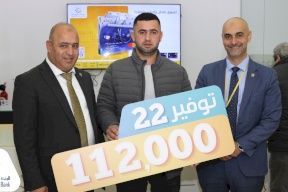 البنك الإسلامي الفلسطيني يسلم الجائزة الثامنة لحملة "توفير22"