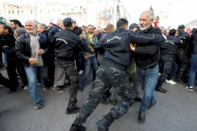 في ذكرى الثورة التونسية...مطالبات برحيل الرئيس سعيد واتحاد الشغل يلوح بمعركة وطنية