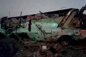 40 قتيلا بحادث حافلة في باكستان