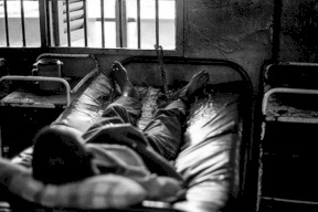 هيئة الأسرى: إدارة معتقل "ريمون" تتجاهل متابعة أوضاع المعتقلين المرضى