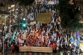 الآلاف يتظاهرون ضد حكومة نتنياهو وخطة إضعاف القضاء