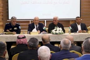وزير الداخلية يجتمع بمحافظ وفعاليات محافظة الخليل