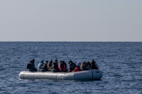 الخارجية: سفارة فلسطين لدى اليونان تتابع البحث عن فلسطينيين فقدا بغرق قارب قبل 7 شهور