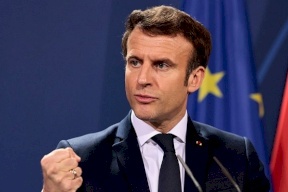 ماكرون يحذر من خطر إضعاف أوروبا والغرب ويشيد بسفير فرنسا في نيامي