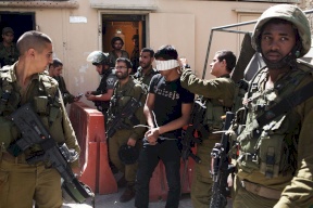 الشاباك يعتقل 4 فلسطينيين بزعم "صلتهم بحزب الله"  