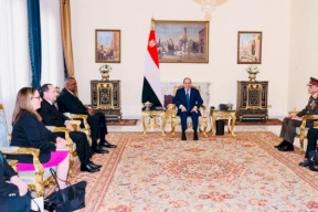 الرئيس المصري يبجث تحقيق التهدئة في فلسطين مع وزير الدفاع الأميركي