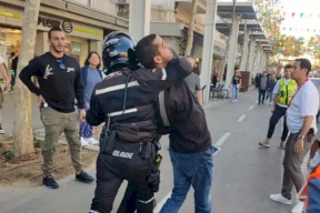 فيديو|| الشرطة الإسرائيلية تعتقل شابًا من الضفة في نتانيا عثر بحوزته على سكين
