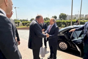 في زيارة هي الأولى منذ سنوات.. وزير الخارجية السوري يصل إلى القاهرة