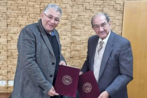 أبو كشك ورجل الأعمال سمير عويضة يوقعان اتفاقية لتمويل وإنشاء محطة للطاقة الشمسية بجامعة القدس