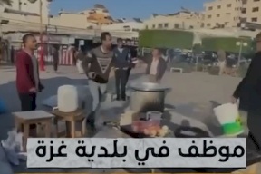 فيديو|| موظف في بلدية غزة يعتدي على شاب نفذ مبادرة شبابية لتفطير الصائمين