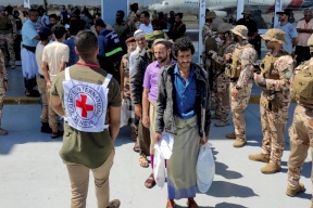 900 أسير.. انتهاء ثاني أكبر عملية تبادل أسرى في اليمن
