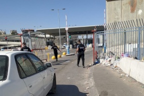 إصابة حارس أمن إسرائيلي بعملية دهس عند قلنديا واعتقال المنفذ بعد إصابته