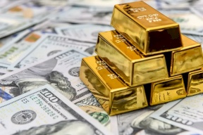 الذهب يرتفع مع تراجع الدولار وسط ترقب لمسار الفائدة في أميركا