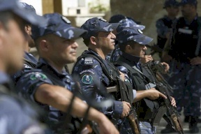 الشرطة: اعتقال مشتبه به بالسطو المسلح على محل تجاري في أريحا