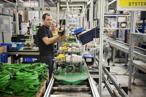 الطلبيات الصناعية في ألمانيا تتراجع 10.7% في آذار الماضي