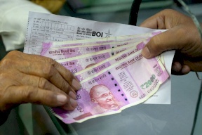  الهند تسحب الورقة النقدية فئة 2000 روبية لمواجهة السوق السوداء