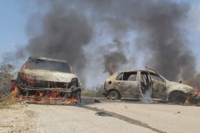 إصابات وإحراق مركبات خلال هجوم للمستوطنين شرق رام الله