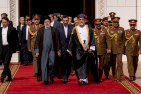 سلطان عمان يصل إلى طهران في زيارة تستمر يومين
