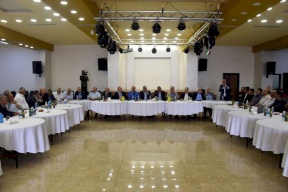 اللجنة التنفيذية لمنظمة التحرير تعقد اجتماعا في مخيم الجلزون