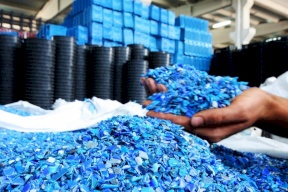 كم تستورد فلسطين من البلاستيك الخام سنوياً؟