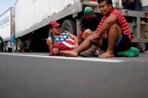 العثور على 129 مهاجرا في شاحنة في المكسيك