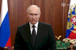 بوتين يوقع على قانون يحظر استخدام الهواتف الذكية أثناء الدروس