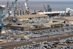تكدس كبير في عدد السيارات المستوردة داخل ميناء "إيلات"