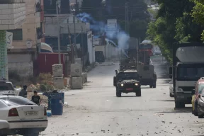 الاحتلال يقتحم مخيم العين في نابلس ويحاصر منزلا