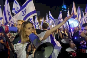 اتساع رقعة الاحتجاجات في إسرائيل: تعطيل مواقع انترنت وعرقلة القطارات!