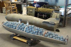 واشنطن تسلم الجيش الأوكراني قنابل عنقودية